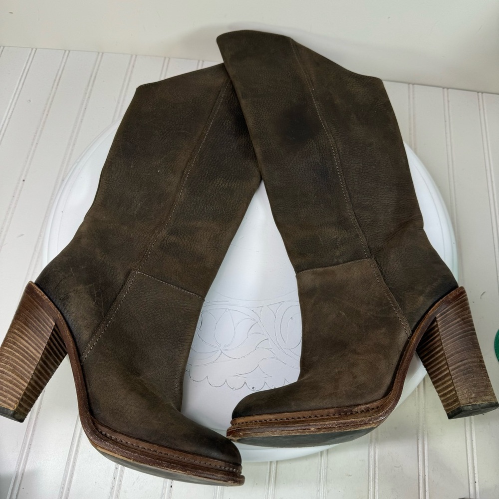 Vera Wang Chocolate Brown Leather Stack Heeled Bo… - image 1